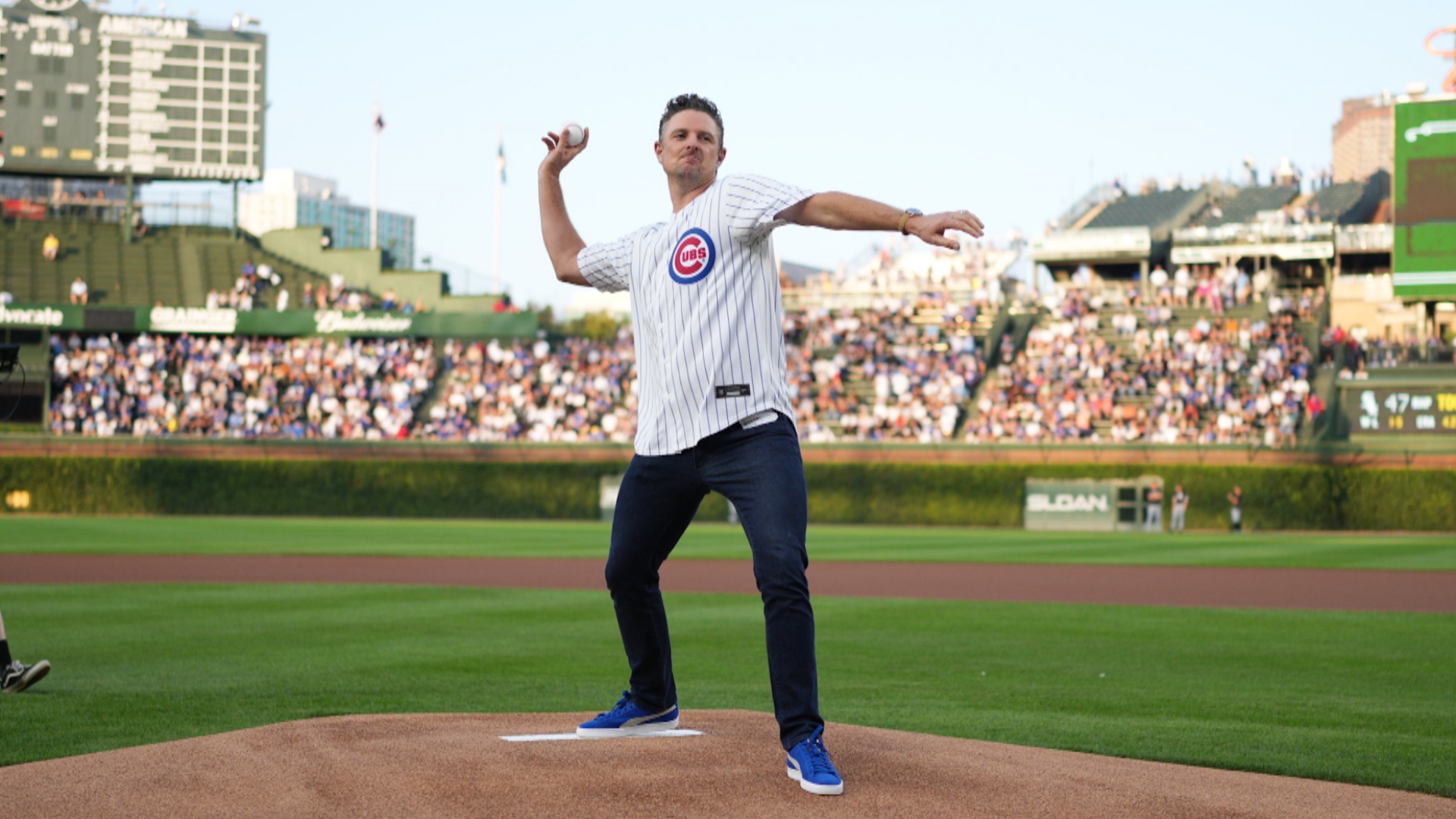 WATCH: Justin Fields throws out first pitch at White Sox game