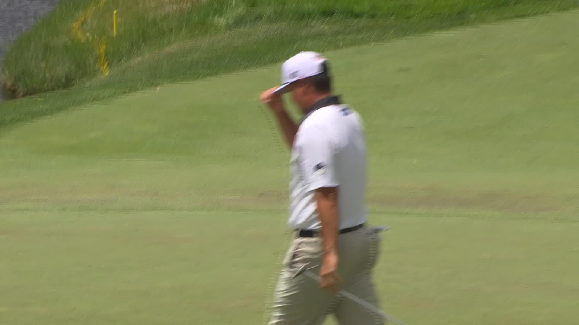 Sungjae Im holes 32-foot shot from the rough for birdie on No. 3 at the Memorial