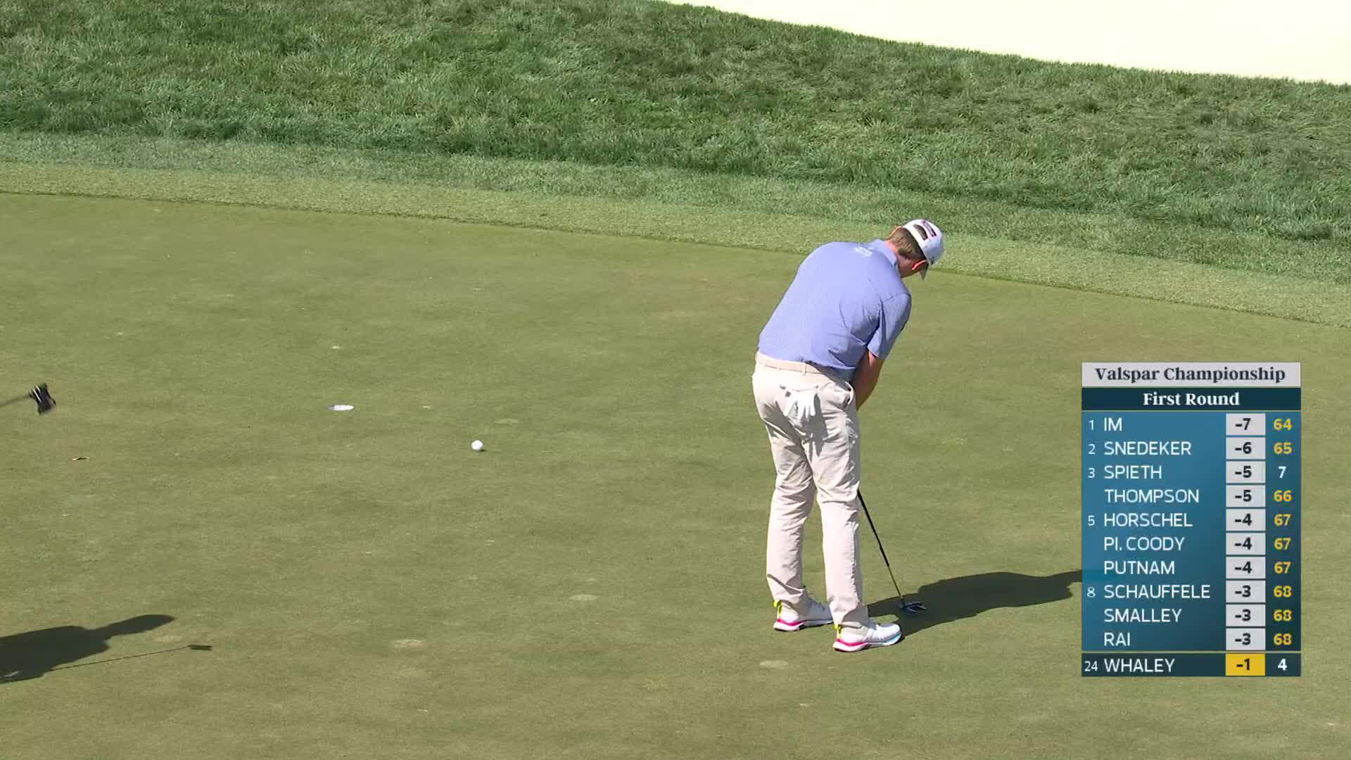 Vince Whaley sinks 15-foot birdie putt on No. 5 at Valspar