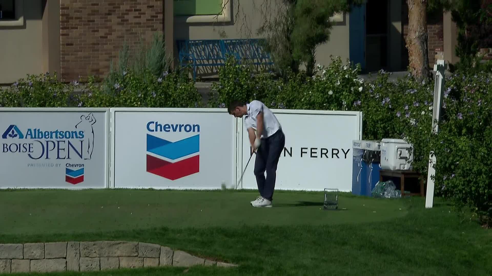 Ollie Schniederjans nearly holes tee shot at Albertsons Boise Open