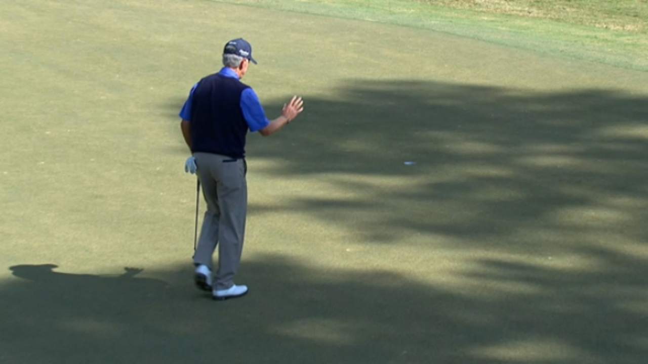 Larry Mize rolls in 14-footer at SAS Championship