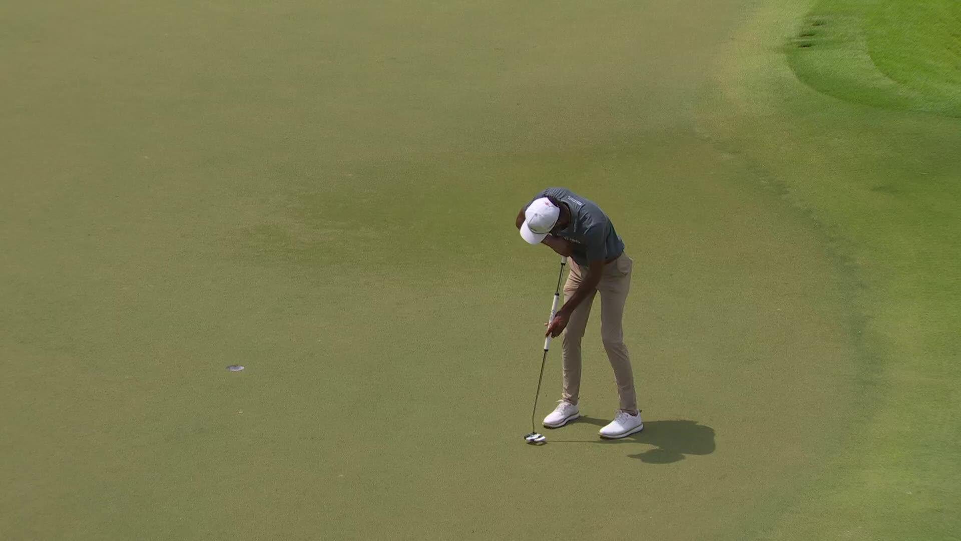 Akshay Bhatia drains 8-foot birdie putt on No. 4 at TOUR Championship