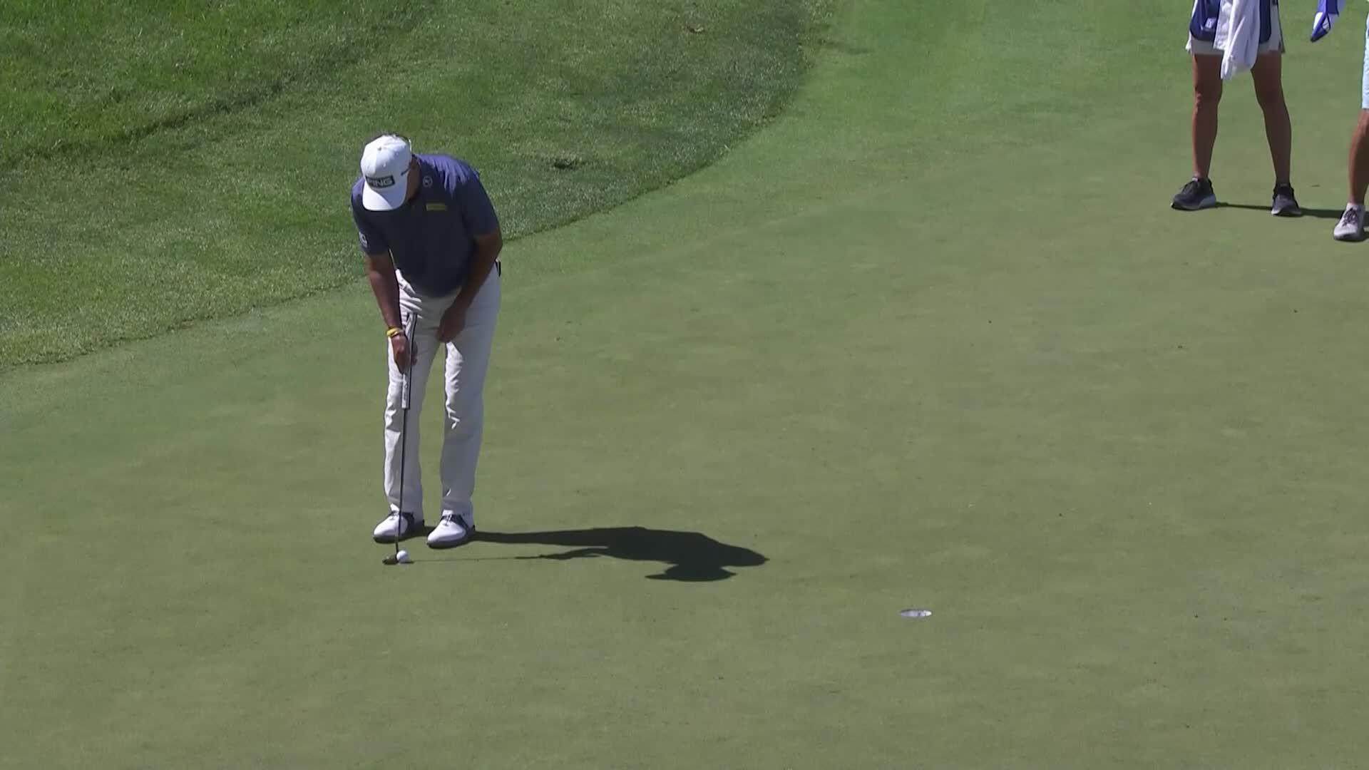 Chris DiMarco makes short birdie putt at American