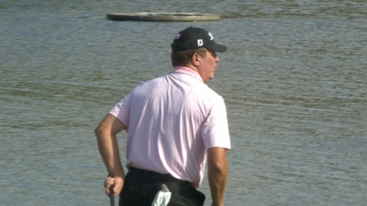 Steve Elkington closes with an eagle at PNC Father/Son