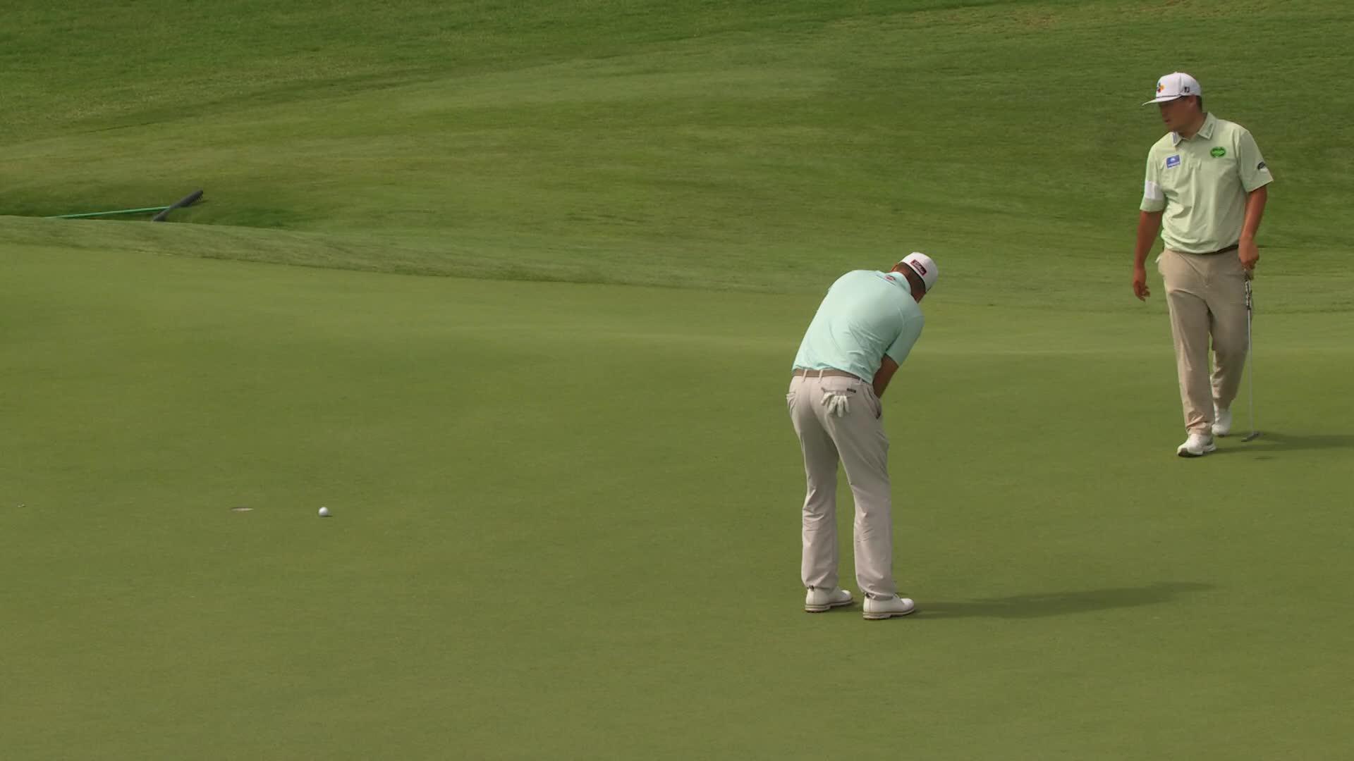 Tom Hoge hits tee shot to 13 feet, sets up birdie on No. 17 at THE CJ CUP