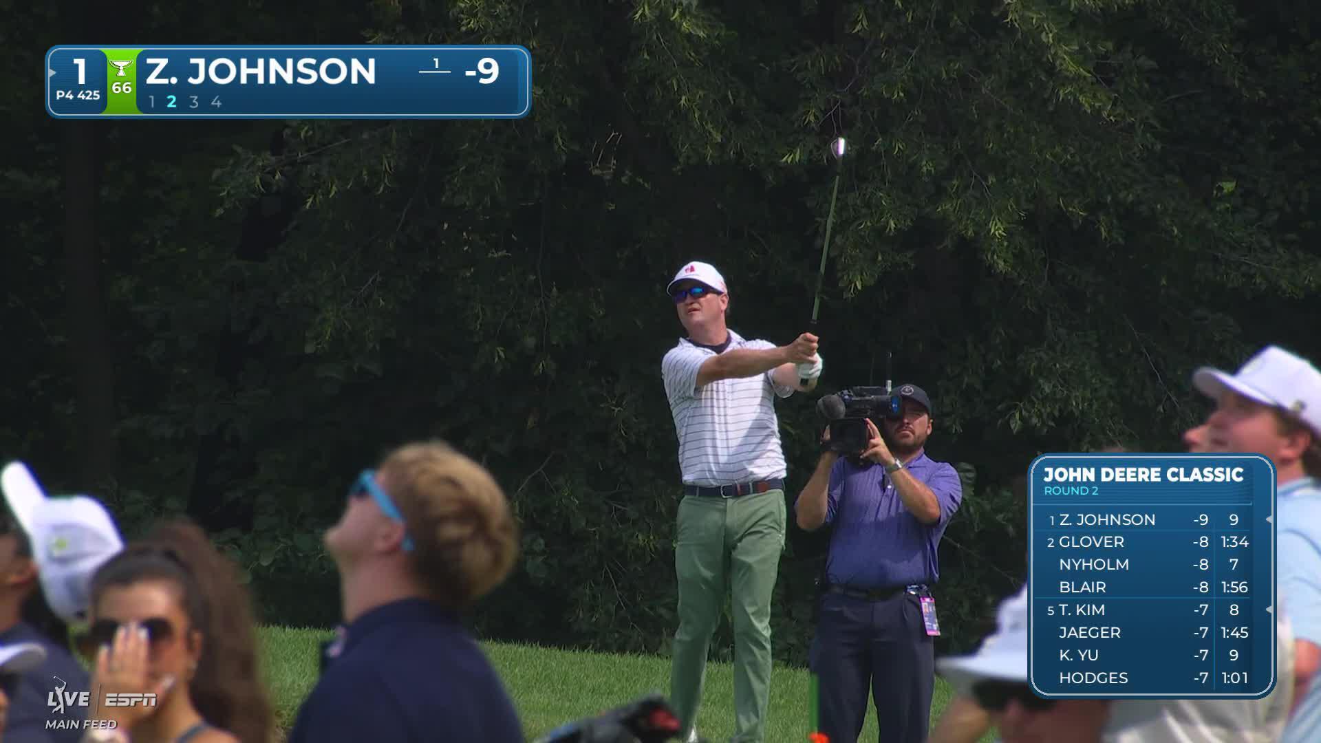 Zach Johnson sinks 28-foot birdie putt on No. 1 at John Deere