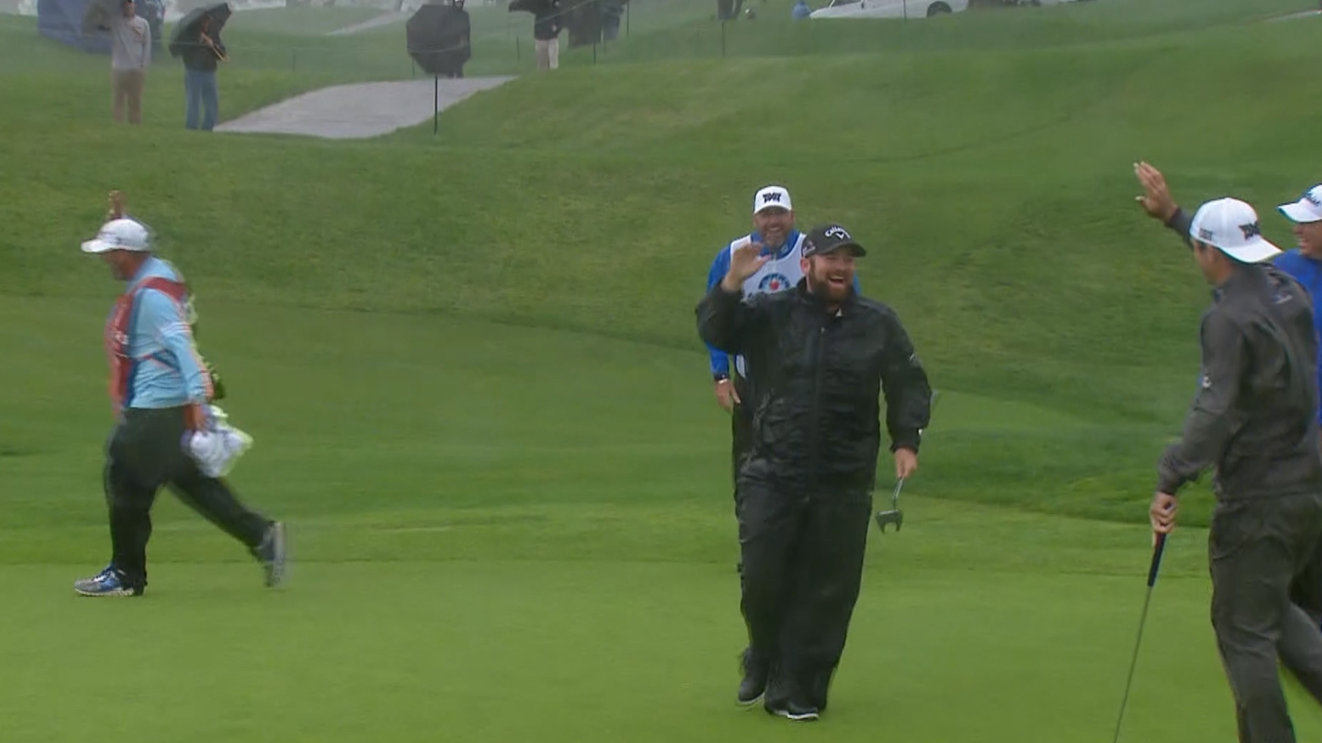 Colt Knost’s incredible wind-assisted birdie at Farmers