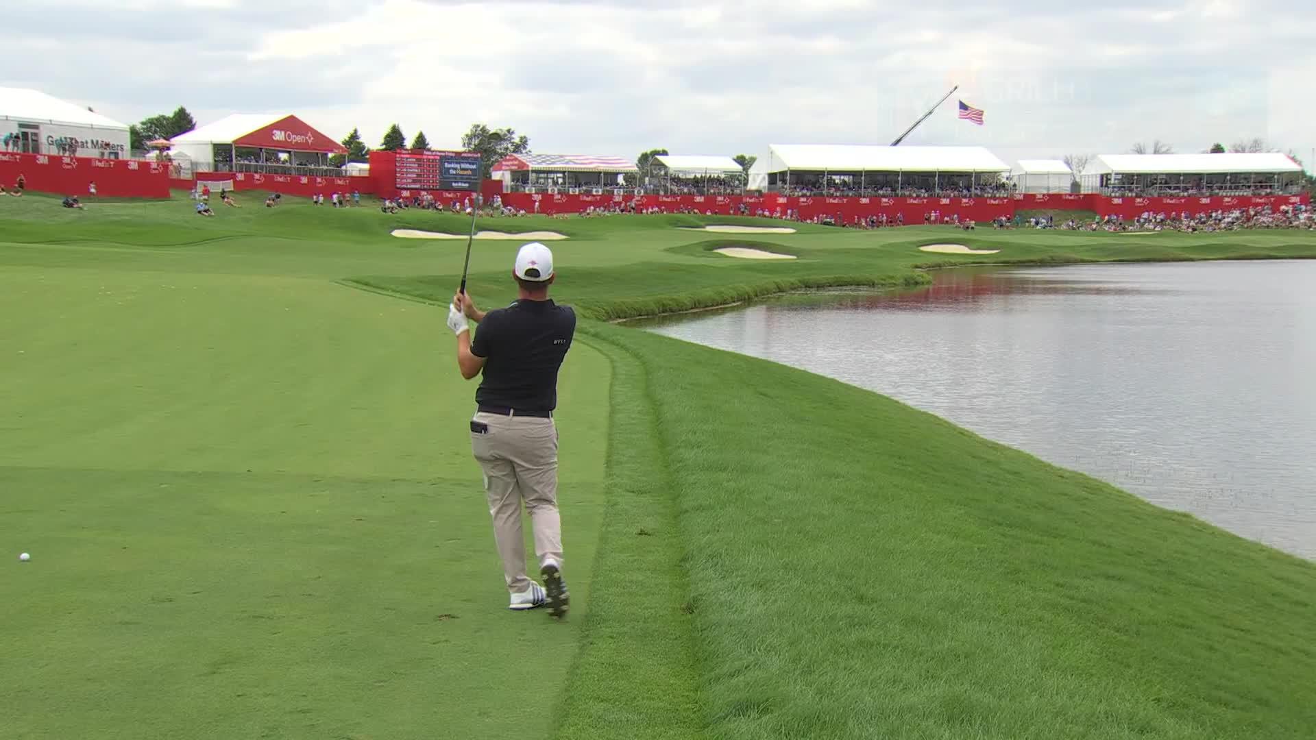Emiliano Grillo sinks 40-foot birdie putt on No. 18 at 3M Open