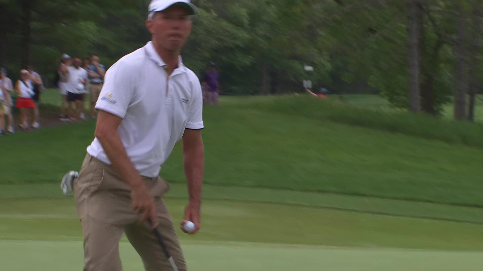 Mike Weir sinks 20-foot birdie putt on No. 9 at RBC Canadian