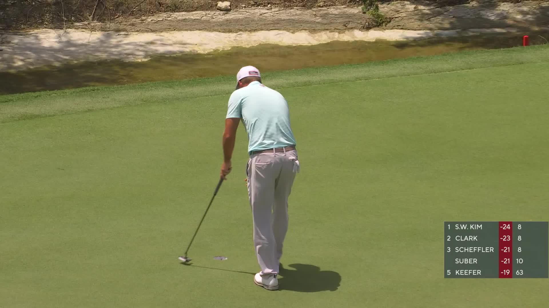 Tom Hoge taps in from 2 feet for birdie on No. 9 at THE CJ CUP