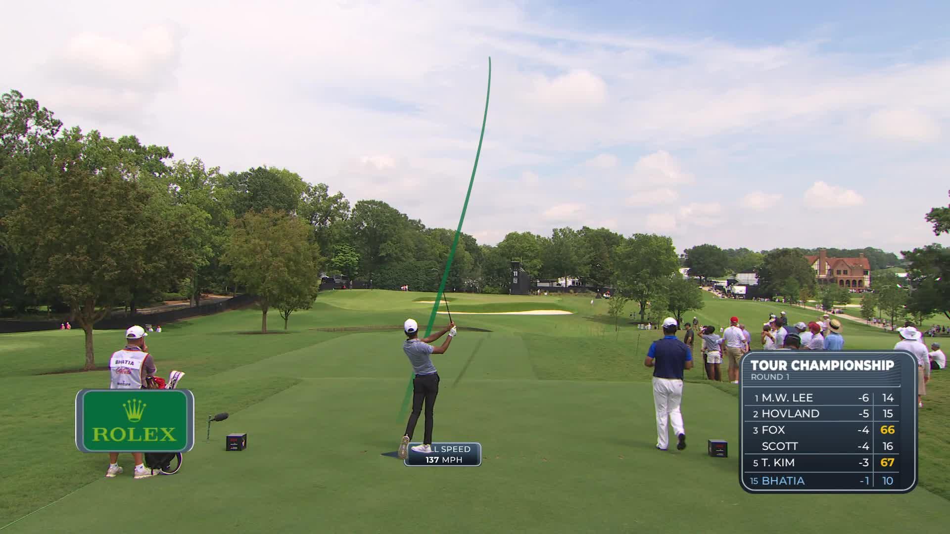 Akshay Bhatia sinks 20-foot birdie putt on No. 11 at TOUR Championship