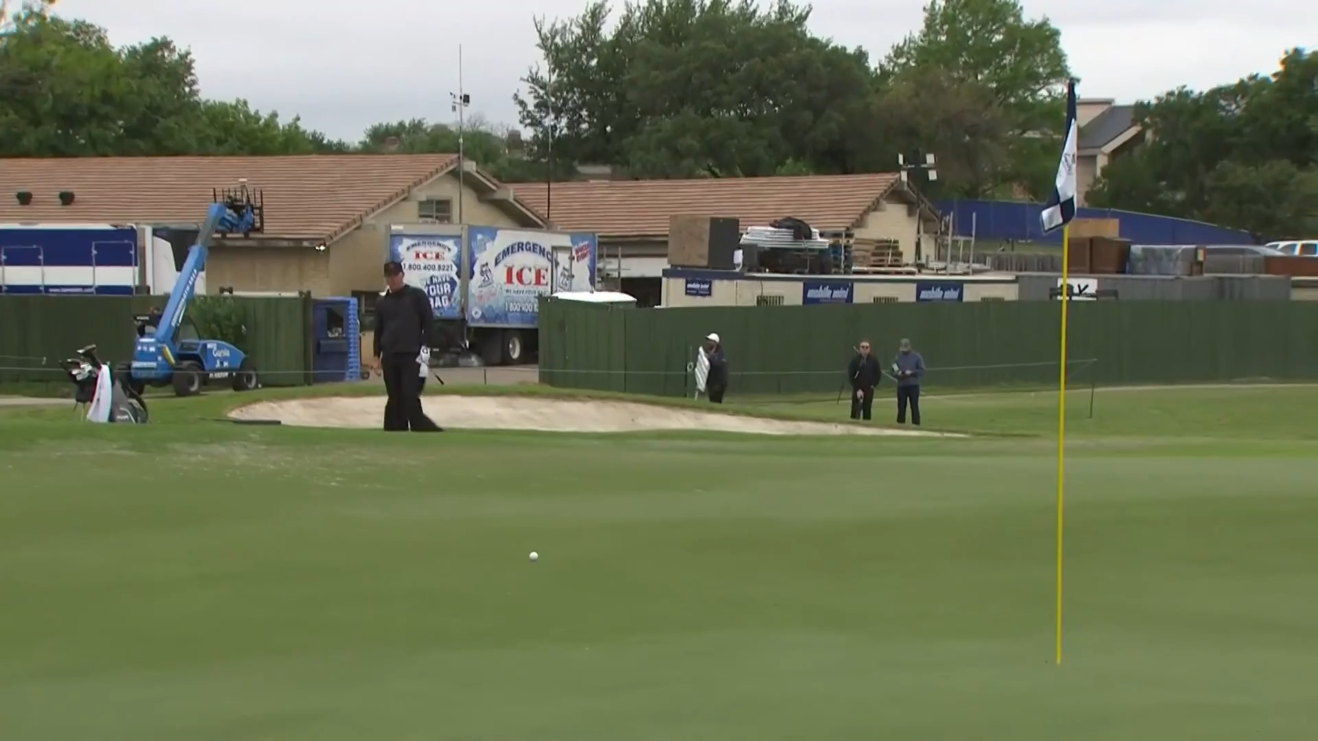 Cameron Beckman chips in for eagle at Invited Classic