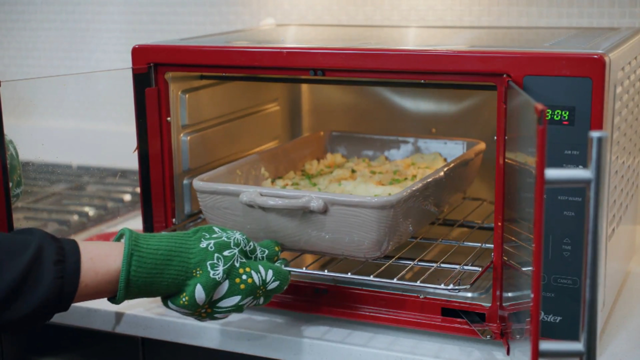 Cuisinart, Kitchen, 8 Christmas Cuisinart Mini Oven Mitts Gnome Dog 4  Pairs Holidays
