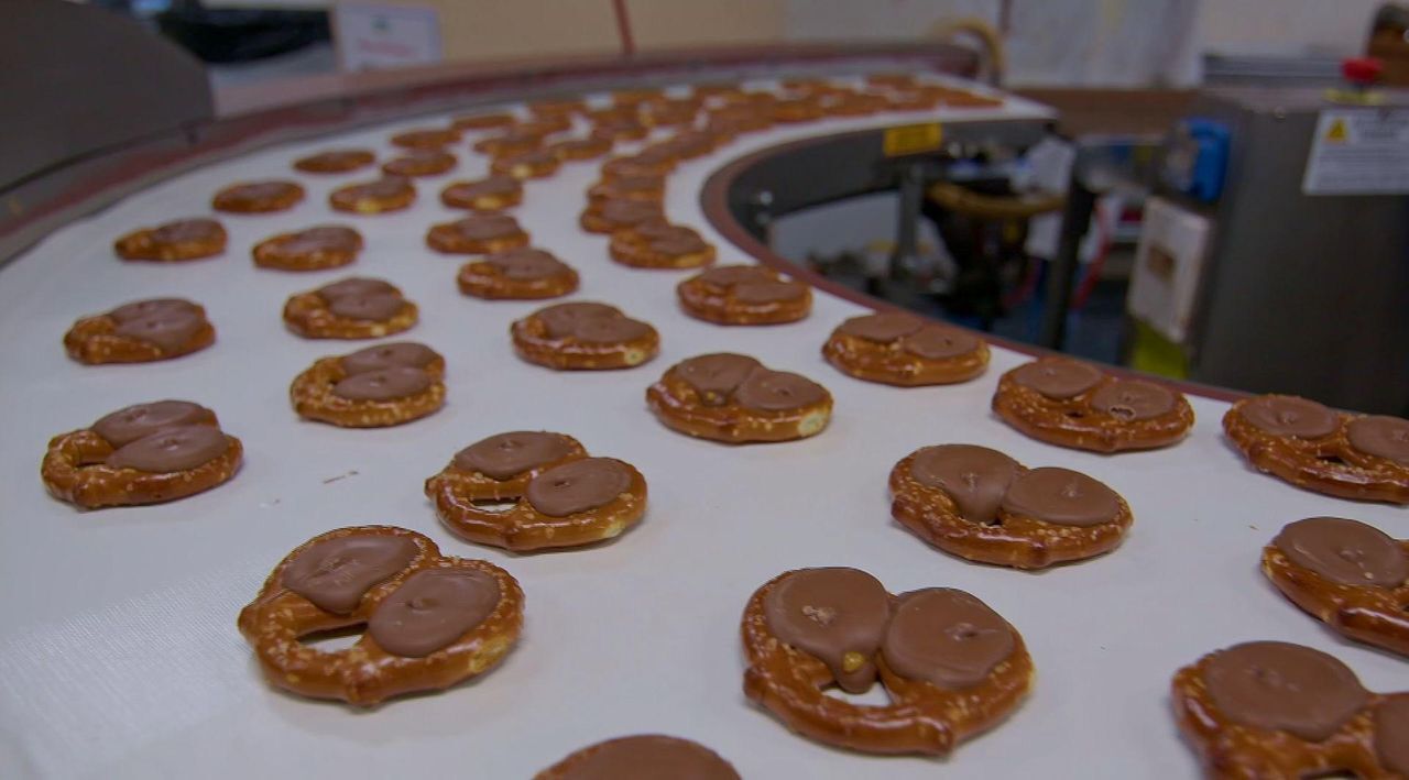 Alberti Popaj 12pc Holiday Stuffed Pretzels by Landies Candies