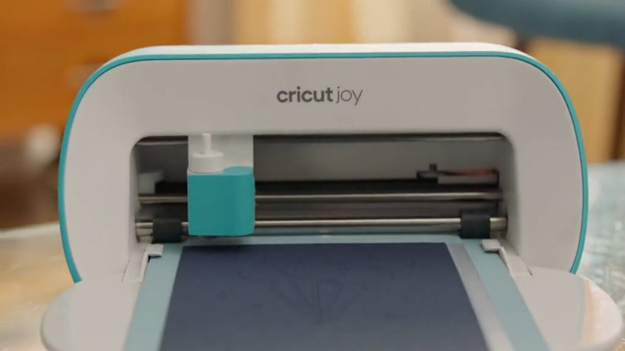 Cricut Joy™ | Compact DIY Cutting & Writing Machine