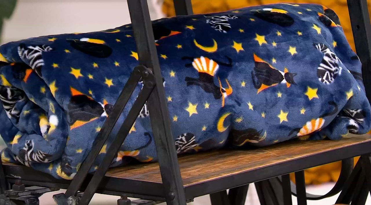 Berkshire Oversized Velvetsoft Halloween Printed Throw