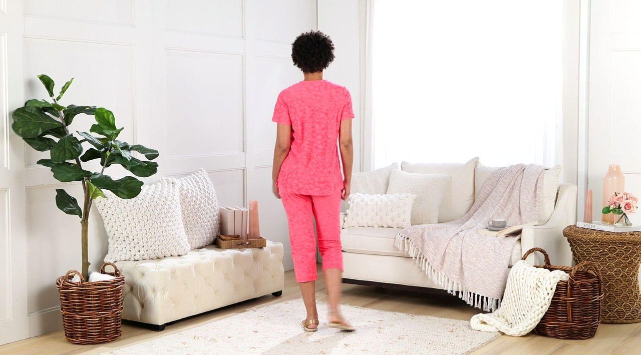 XXL Kimberly 新品 Quacker Factory Winter Rose Garden Embellished Top - QVC.com