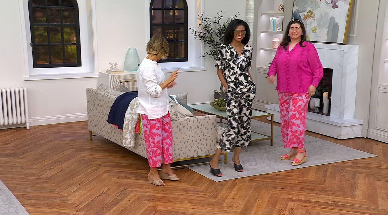 Belle Beach by Kim Gravel Cabana Knit Hibiscus Cropped Pant - QVC.com