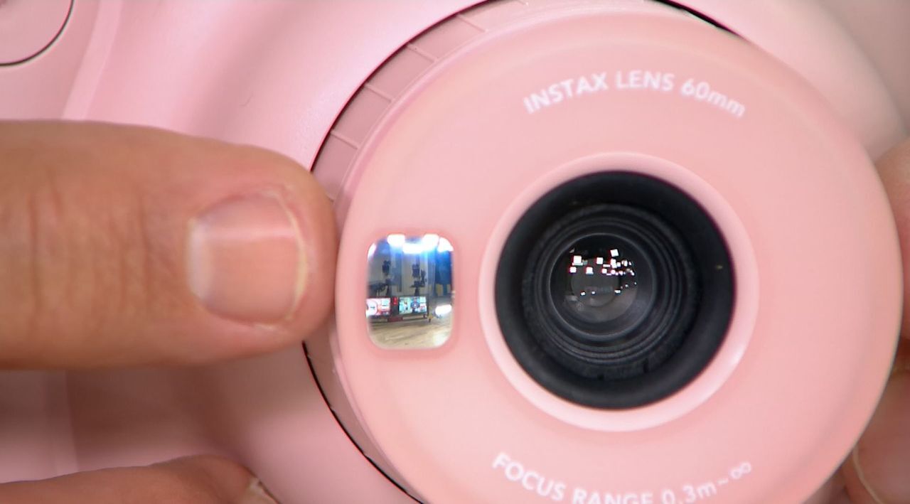 Egg Shell-Inspired Cameras : Fujifilm's Instax Mini 8
