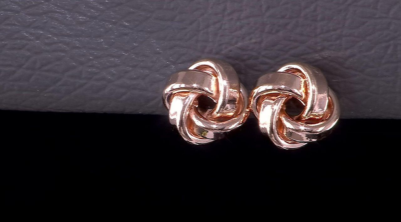 【国内配送即発】loves me knot studs☆きらきらハートビジュー! 国内配送即発】loves me knot studs☆きらきらハートビジュー