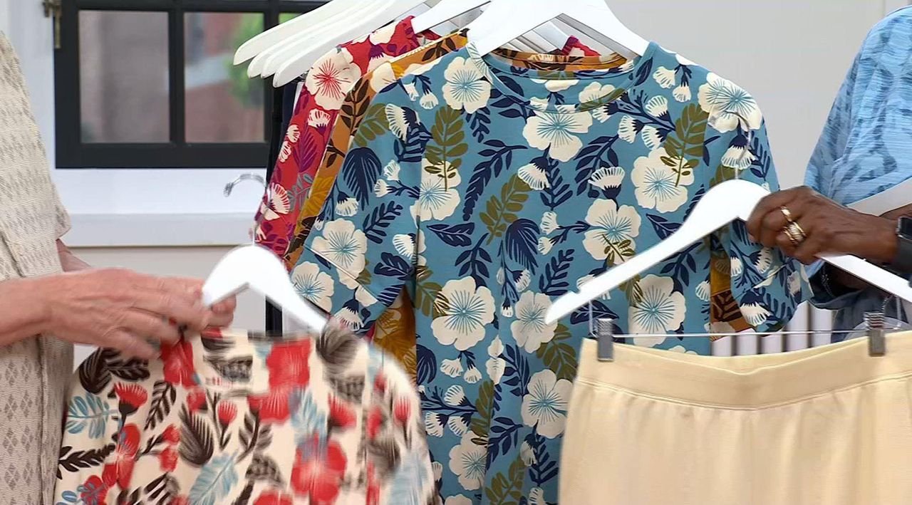 Denim & Co. Perfect Jersey Round Neck Elbow Sleeve Floral Top