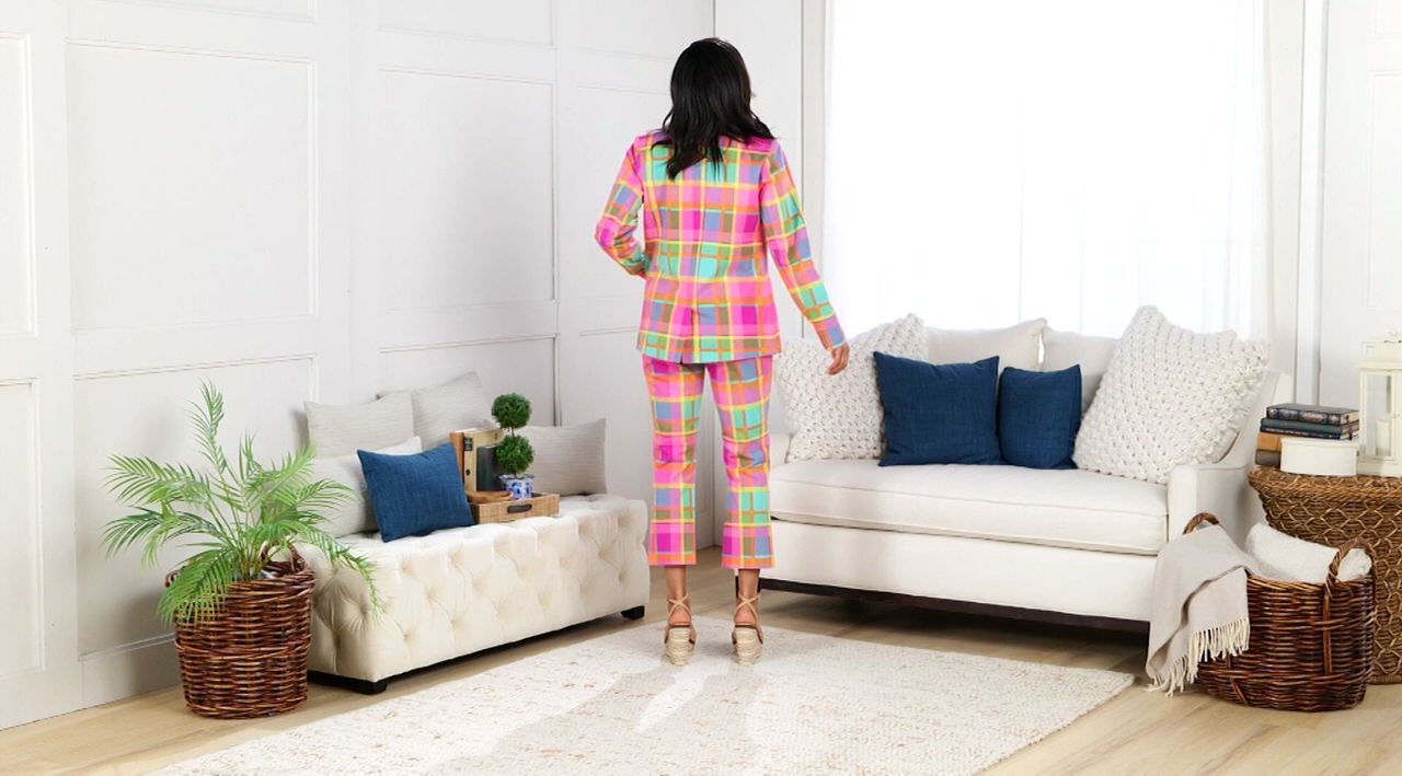 Isaac Mizrahi Live! 24/7 Stretch Plaid Blazer with Pockets Isaac Mizrahi Live! 24/7 Stretch Plaid Blazer with Pockets