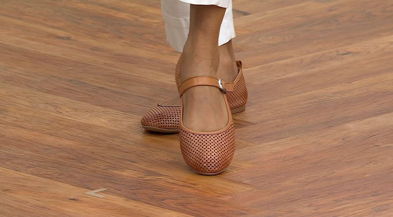 MARYさま　専用 Miz Mooz Adjustable Leather Perforated Mary Janes - Kai - QVC.com