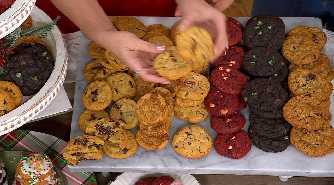 SH12/7 David's Cookies 174pc Holiday Cookie Exchange Assortment