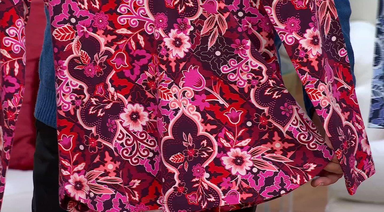 Denim & Co. Printed Perfect Jersey V-Neck Top with Curved Hem