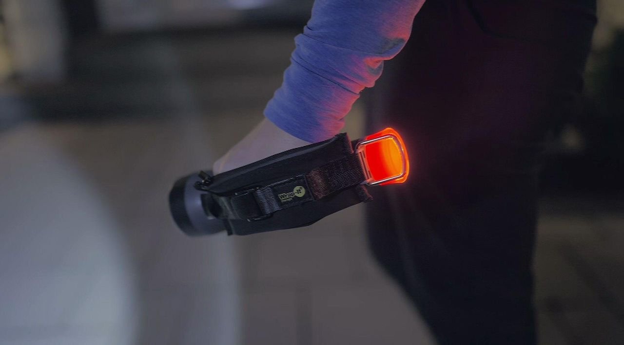 Wrap-It Firefly Taschenlampe – Saphirblau, 350 Lumen, 4 Modi, Mit Handgelenkschlaufe & Reißverschlusstasche