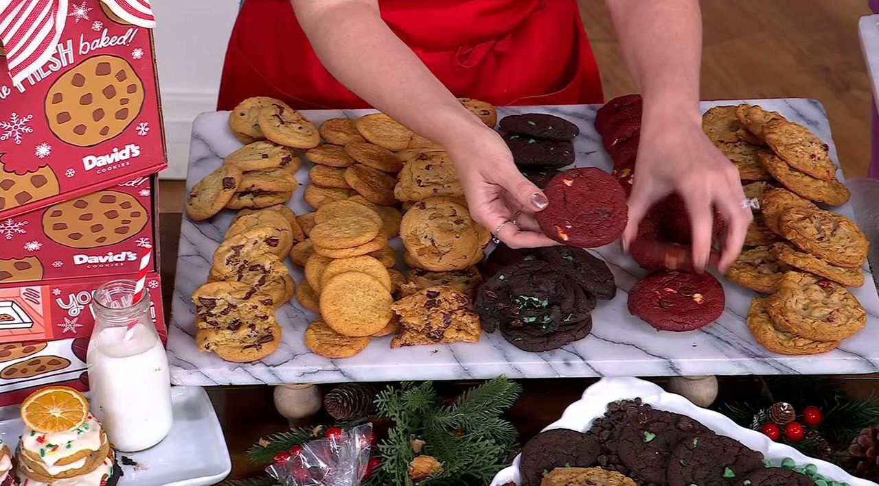 SH12/7 David's Cookies 174pc Holiday Cookie Exchange Assortment