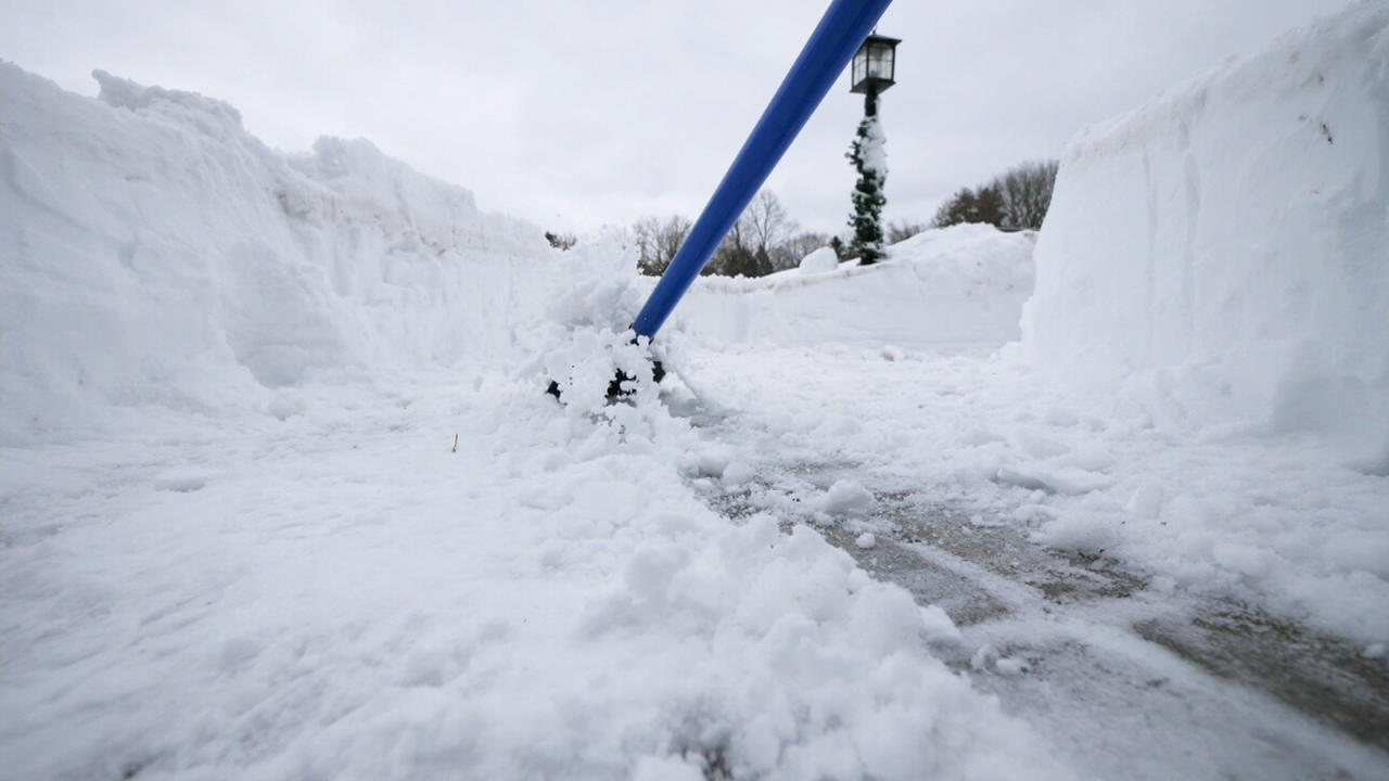 Snow Joe Spring Assist Ice Chopper w/ Carbon Steel Blade 