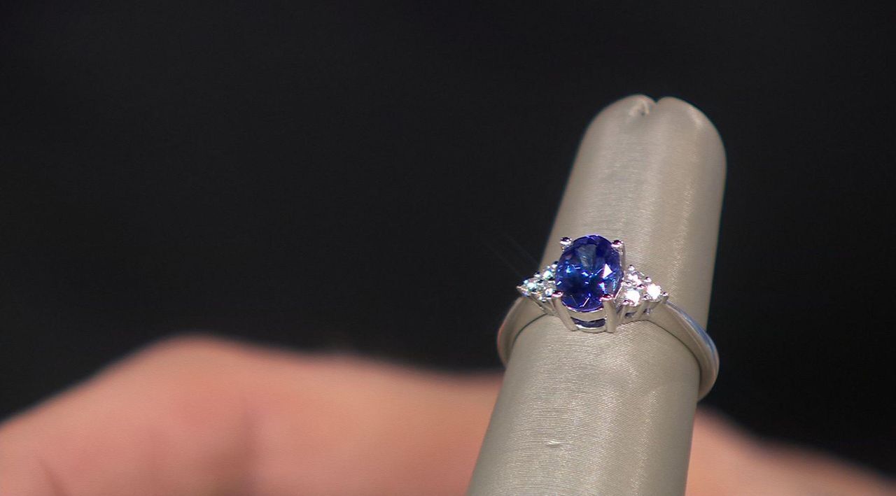 美品 Sugi NB4E Birthstone series Tanzanite Pure Tanzanite by Jeff Moseley 1.00 cttw Oval Tanzanite Ring