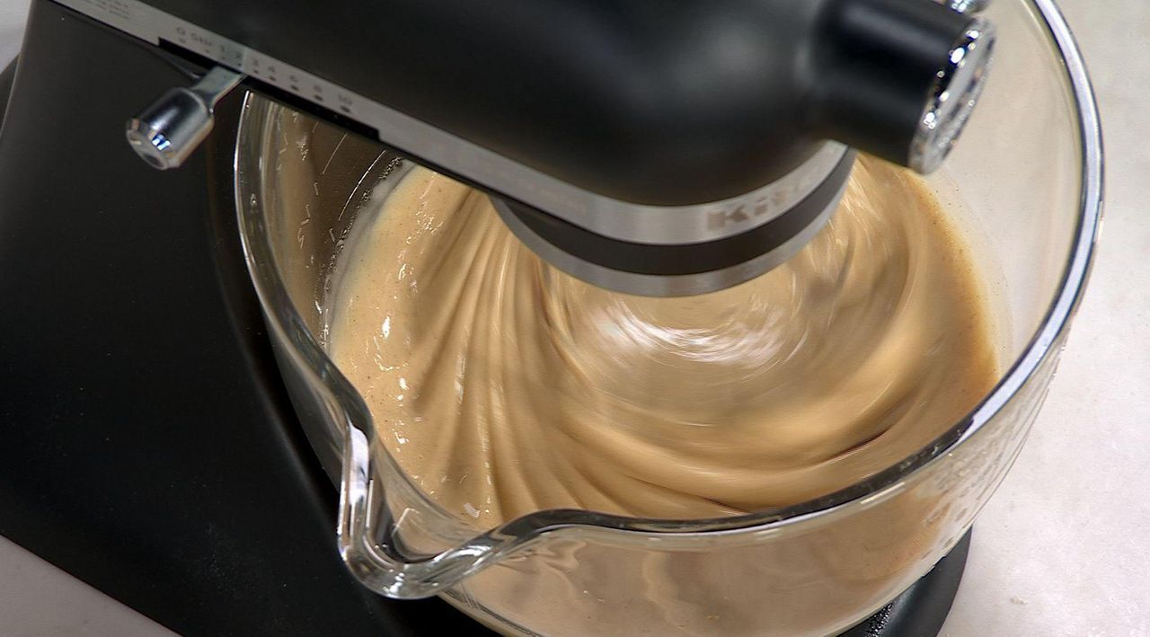 KitchenAid Artisan Mini 3.5Qt Tilt-Head Stand Mixer & Glass KitchenAid Artisan Mini 3.5Qt Tilt-Head Stand Mixer & Glass