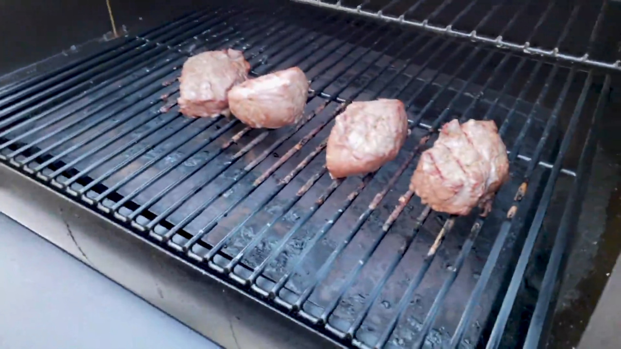 00:59 - Rastelli's (10) or (20) 6-oz Reserve Center Cut Sirloin Steaks