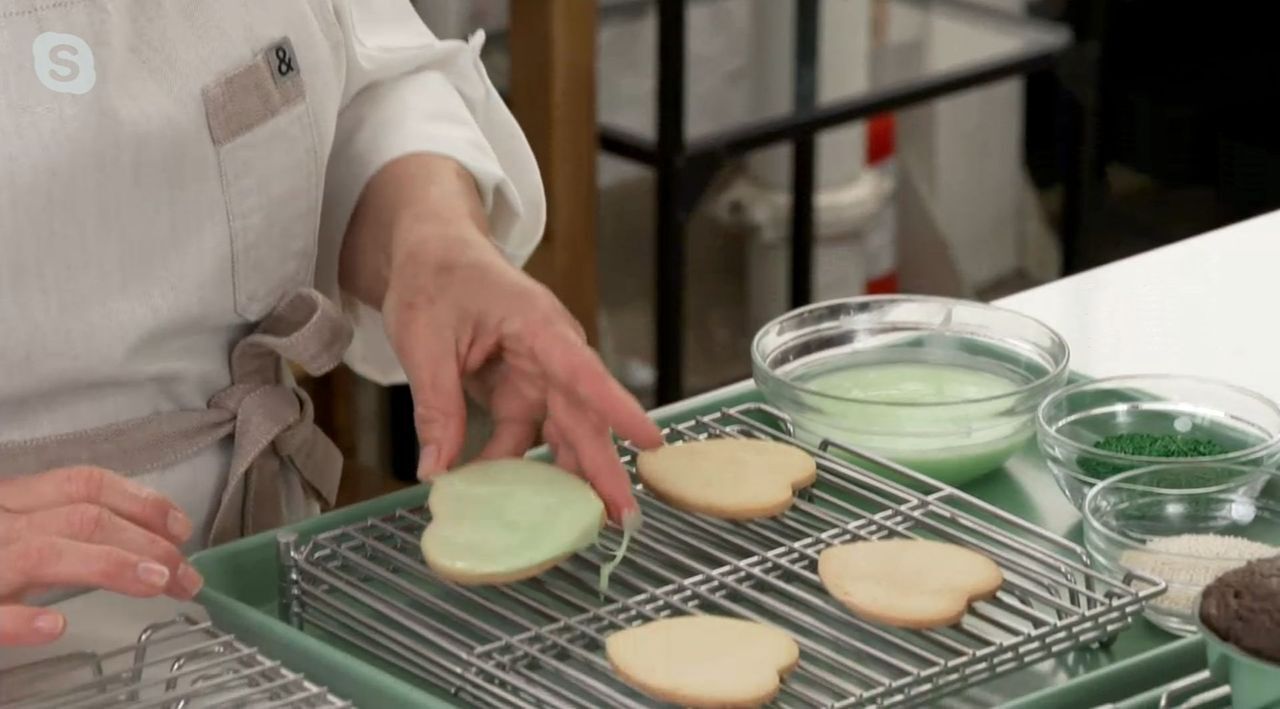 Extendable Stainless Steel Cooling Rack For Cookie Cake, Oven Safe