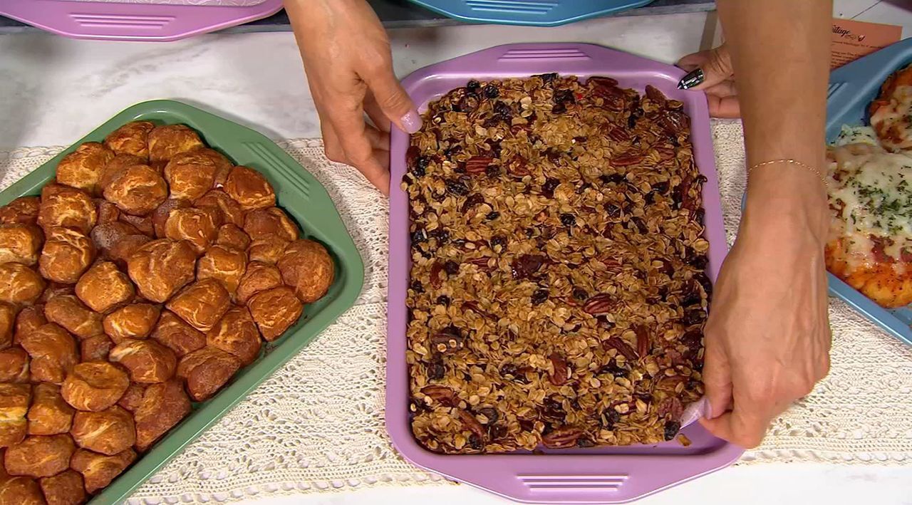 Carla Hall Sweet Heritage Breadwinner Loaf Pan w/ Lift Out Tray 