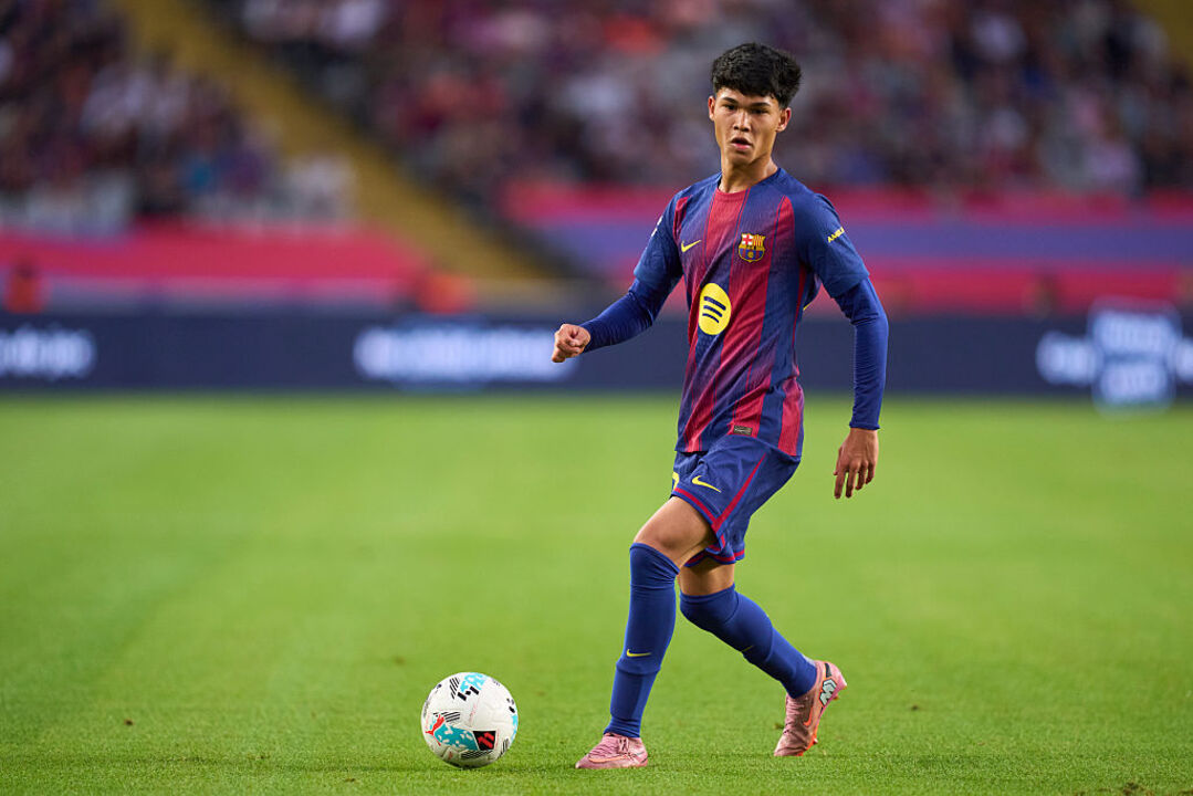 من هو درو فيرنانديز موهبة برشلونة الجديدة في الوسط؟