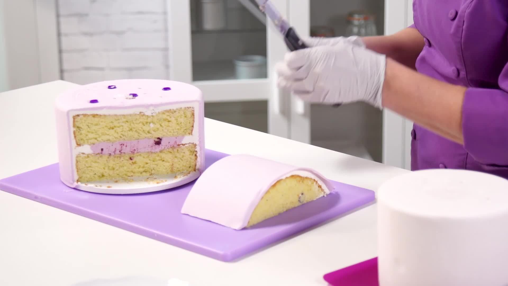 Disassembling &amp; Cutting Cake