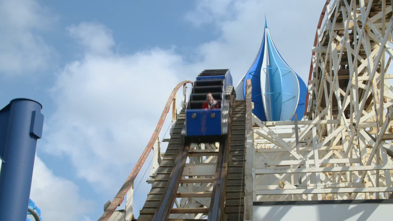 A rekorder „Kingda Ka” hullámvasút „Zumanjaro Drop Of Doom” zuhanóvasúttal – Egyesült Államok