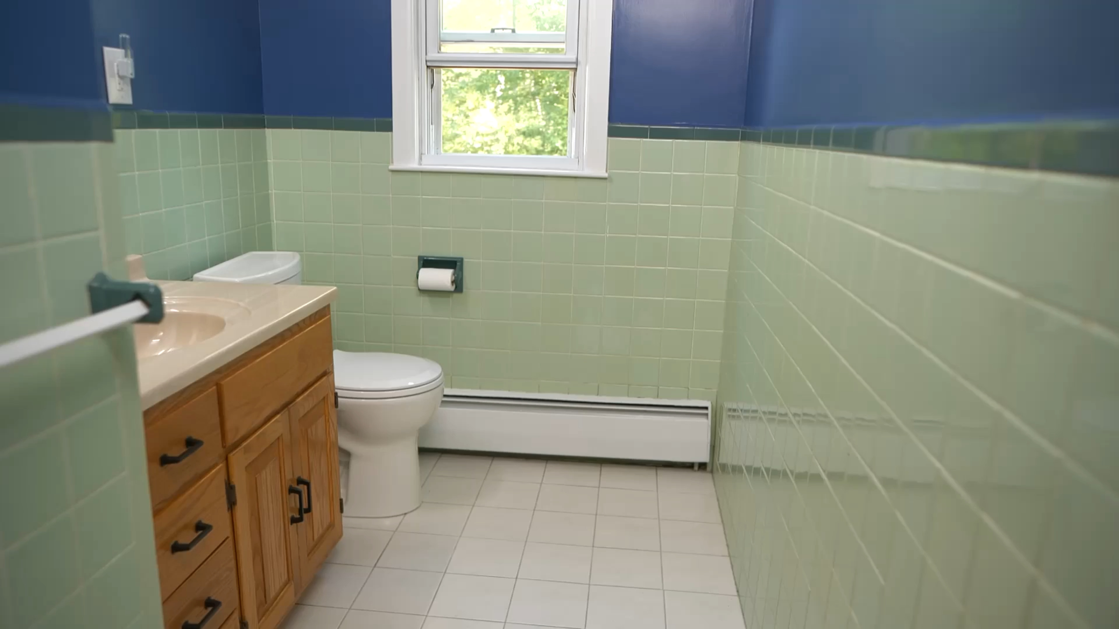 ASK S21 E7: Mauro Henrique paints bathroom wall tile