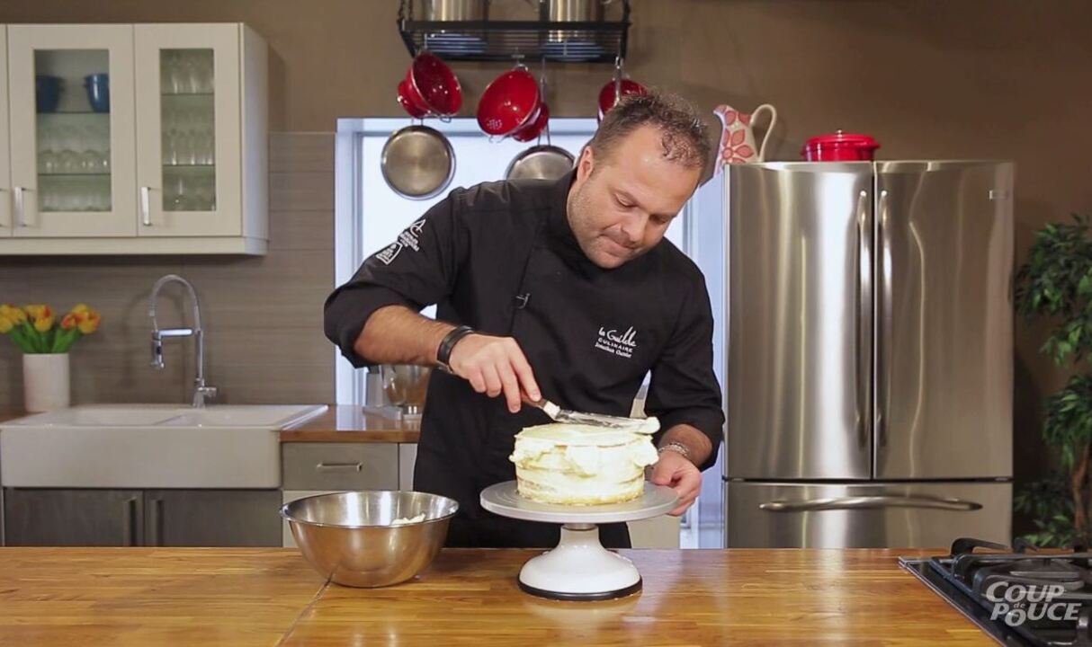Technique culinaire: comment glacer un gâteau étagé