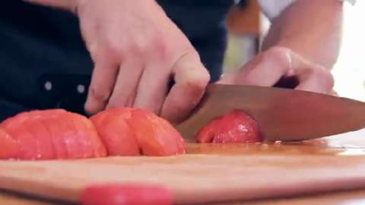 Émonder une tomate
