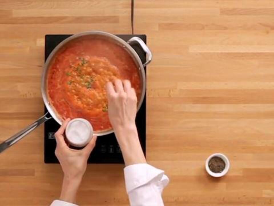 Orecchiette asperges et prosciutto, sauce rosée - Recette de Caroline McCann