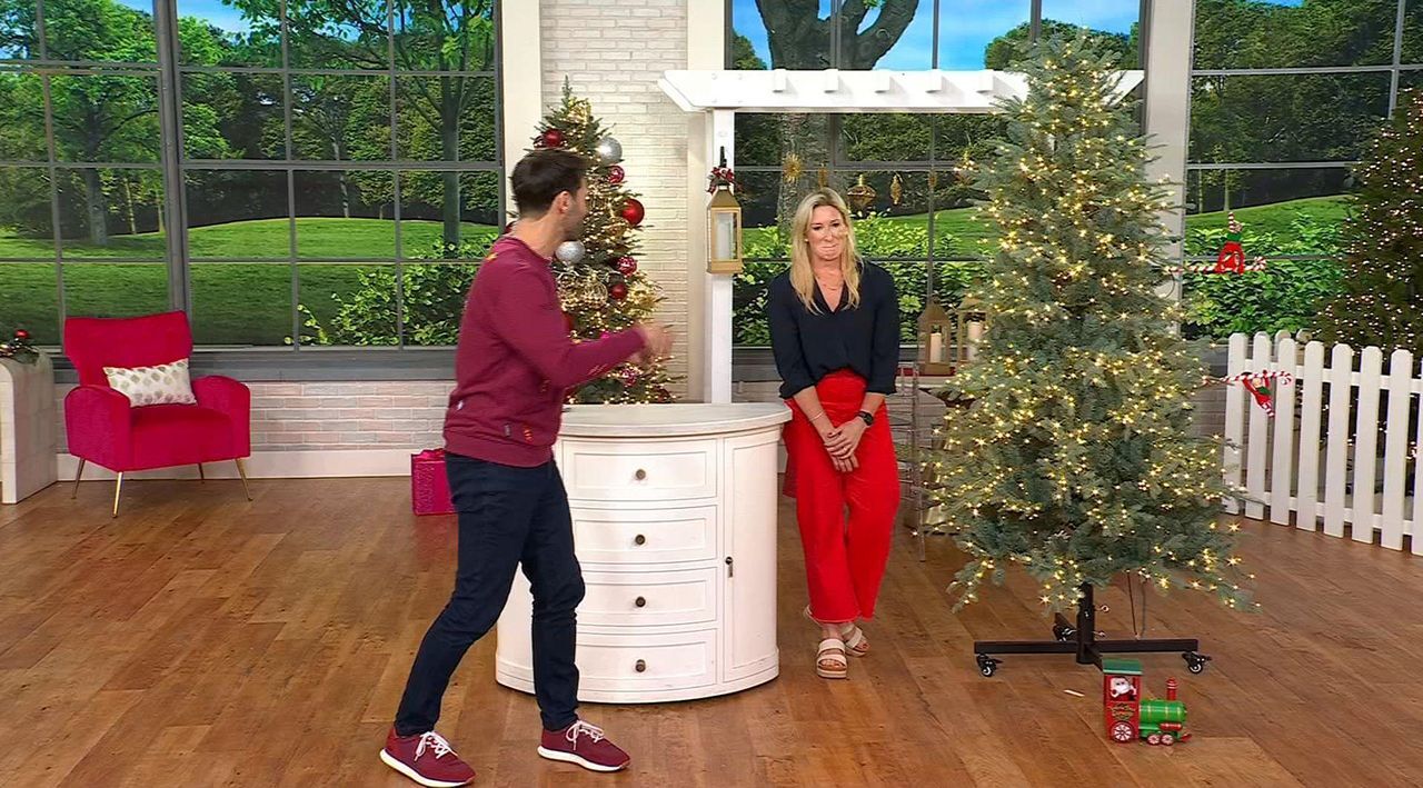 Mr. Christmas Lit Musical Santa Train Circler | HSN