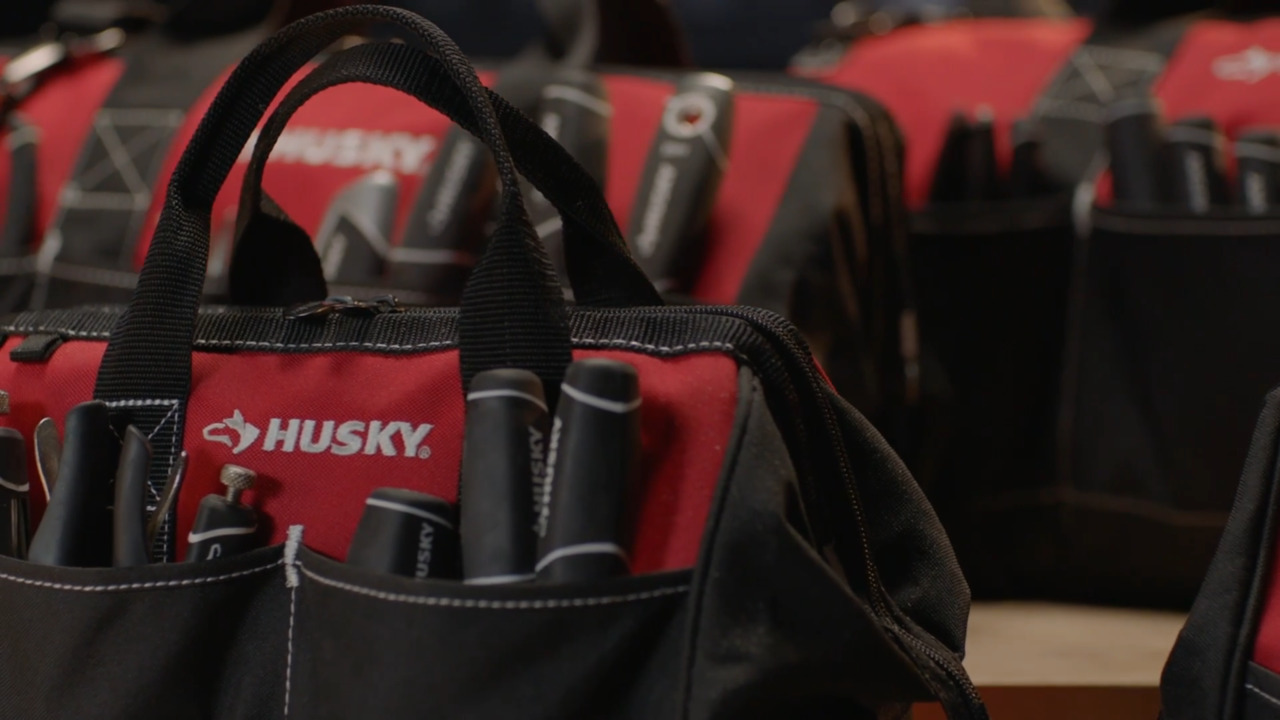 Husky 18 in. 14 Pocket Zippered Tool Bag HD60018-TH