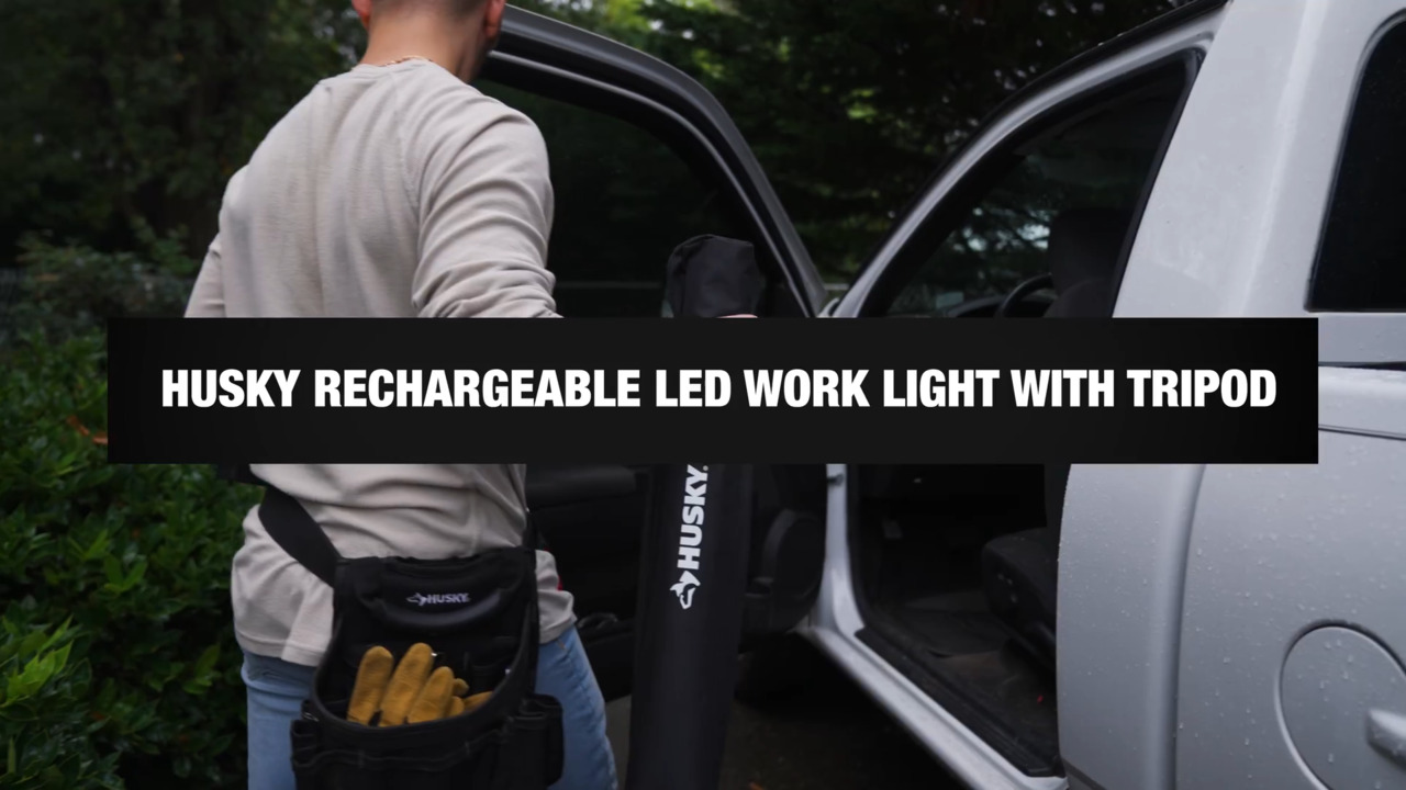 2200-Lumen Tripod
