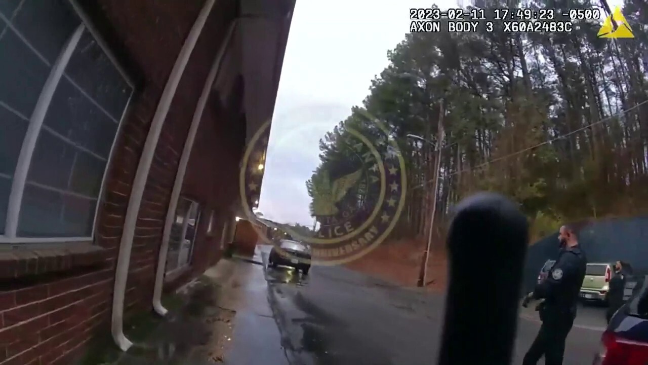 Georgia burglary suspect jumps out of second-story window during chase