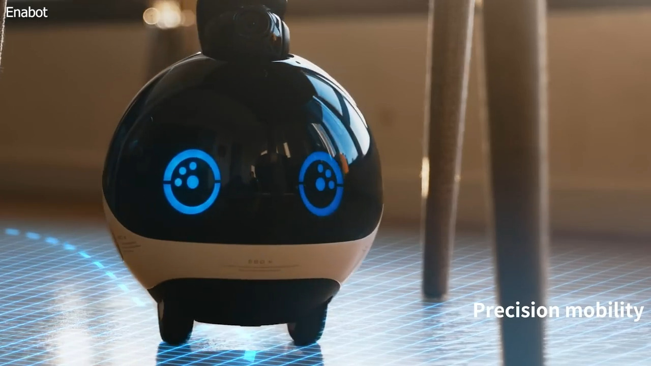 Как този робот ви помага да защитите и свържете дома си