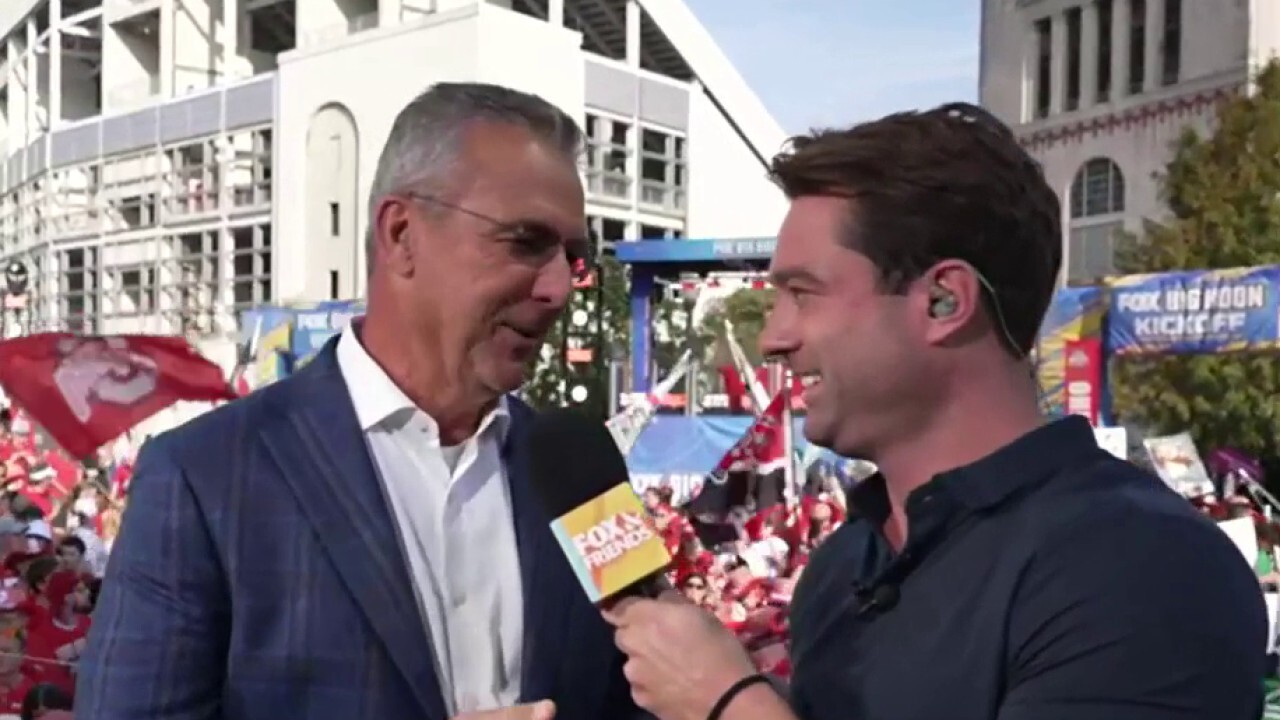 Fox News' Adam Klotz interviews Urban Meyer at College GameDay: 'Good to be home'